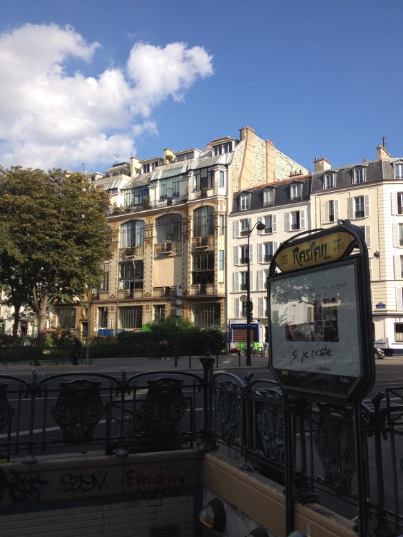 The view of 31 bis rue Campagne Premiere from the Raspail Metro stop.