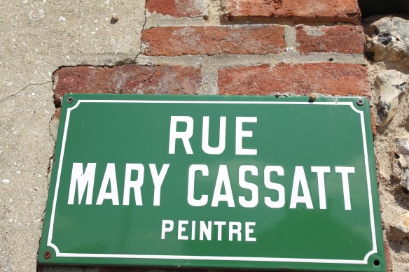 Chateau de Beaufresne is now located on rue Mary Cassatt.